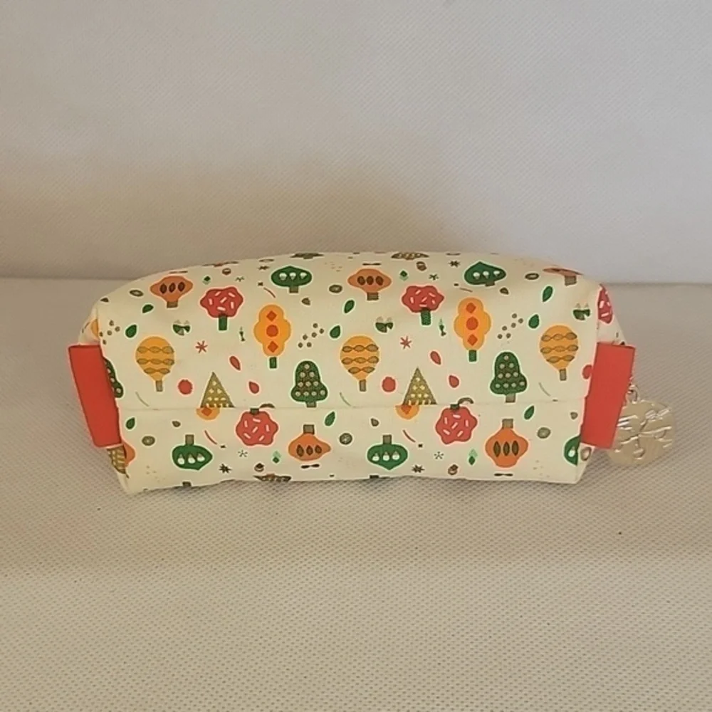 NEW - L'OCCITANE EN PROVENCE COSMETIC‎ BAG
